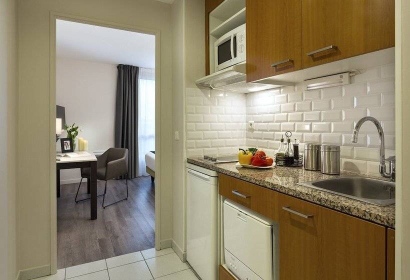 Студио Стандарт с Балконом, Citadines Montmartre Paris