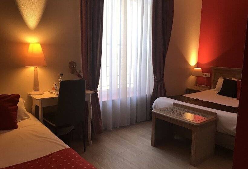 Номер Стандарт Трехместный, Brit Hotel Aux Sacres Reims Centre