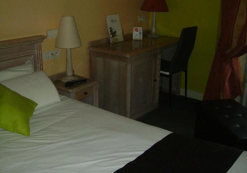 اتاق استاندارد یک نفره, Brit Hotel Aux Sacres Reims Centre