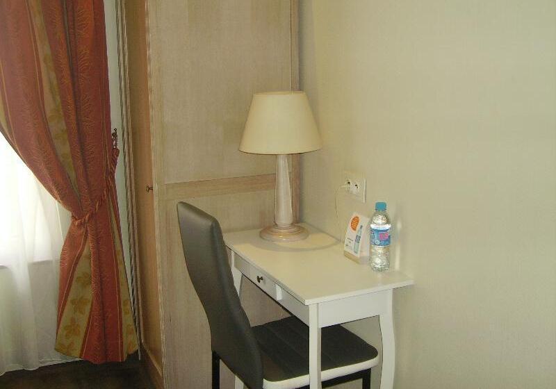 Номер Стандарт Индивидуальный, Brit Hotel Aux Sacres Reims Centre