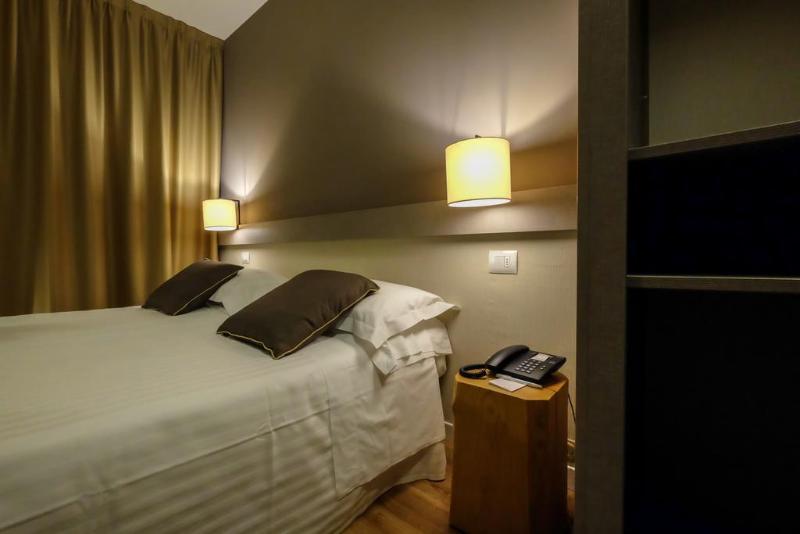 اتاق استاندارد سه نفره, Brit Hotel Aux Sacres Reims Centre