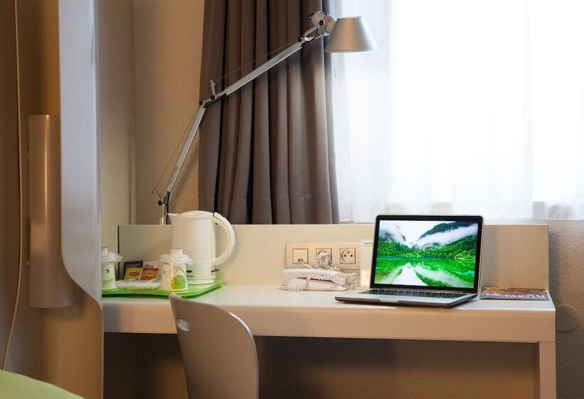 스탠다드 룸, Campanile Prime Paris 19   La Villette