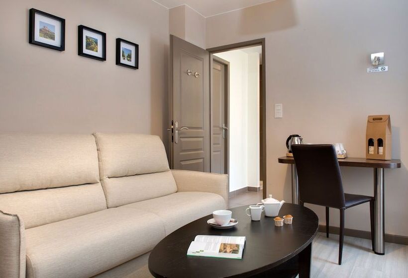 패밀리 룸, Des Ducs