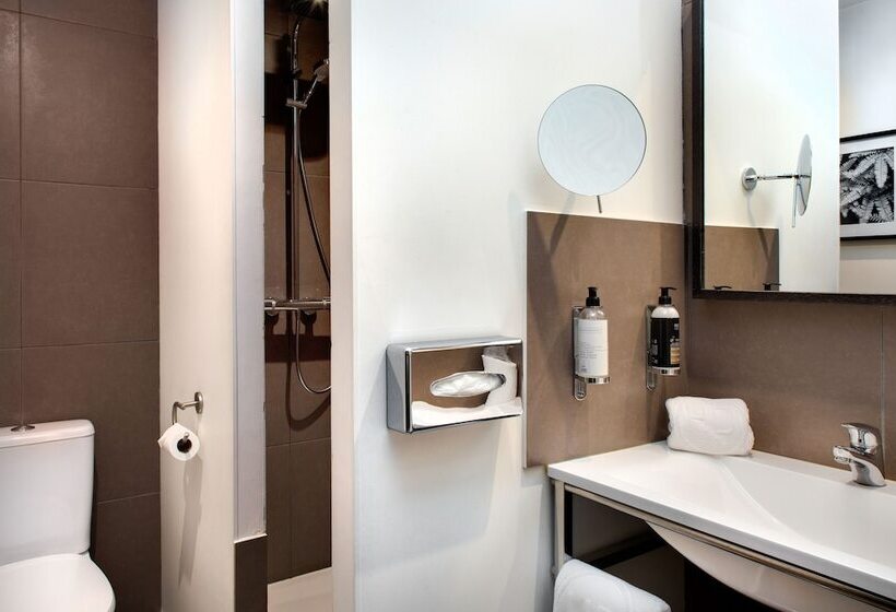 수피리어 룸, Des Ducs