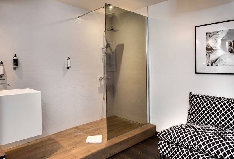 스탠다드 스튜디오, Des Ducs