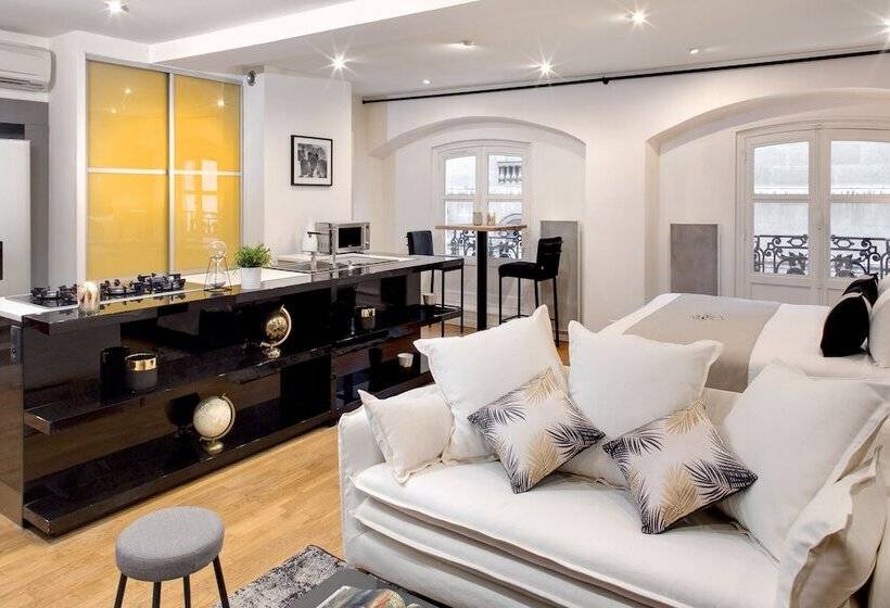 스탠다드 스튜디오, Des Ducs