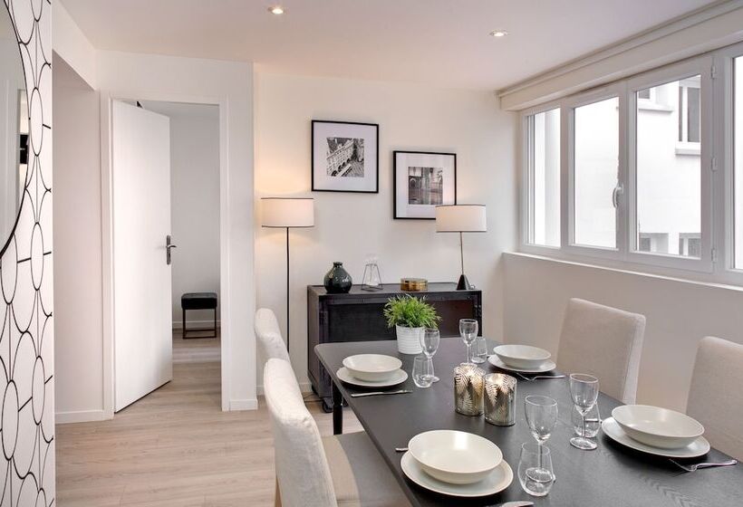 침실 2개 아파트, Des Ducs