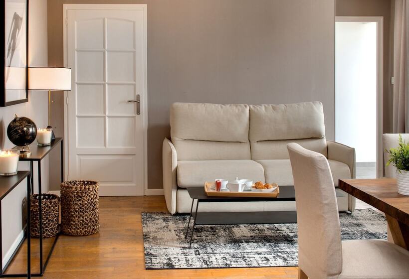 침실 1개 아파트, Des Ducs