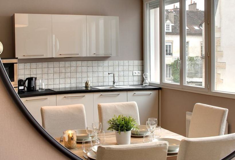 침실 2개 아파트, Des Ducs