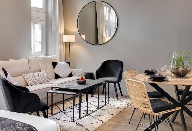 스탠다드 스튜디오, Des Ducs