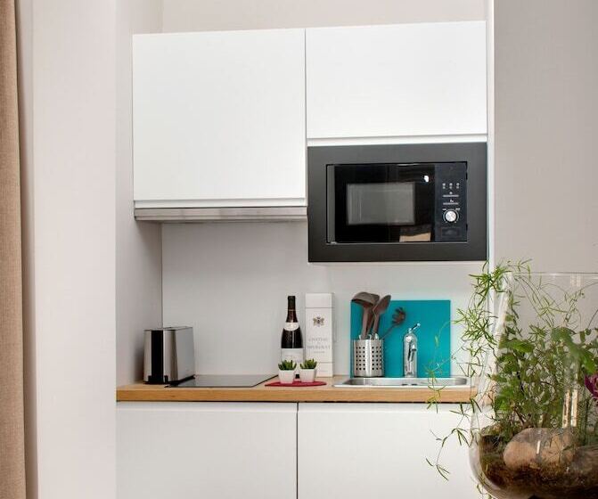 스탠다드 스튜디오, Des Ducs