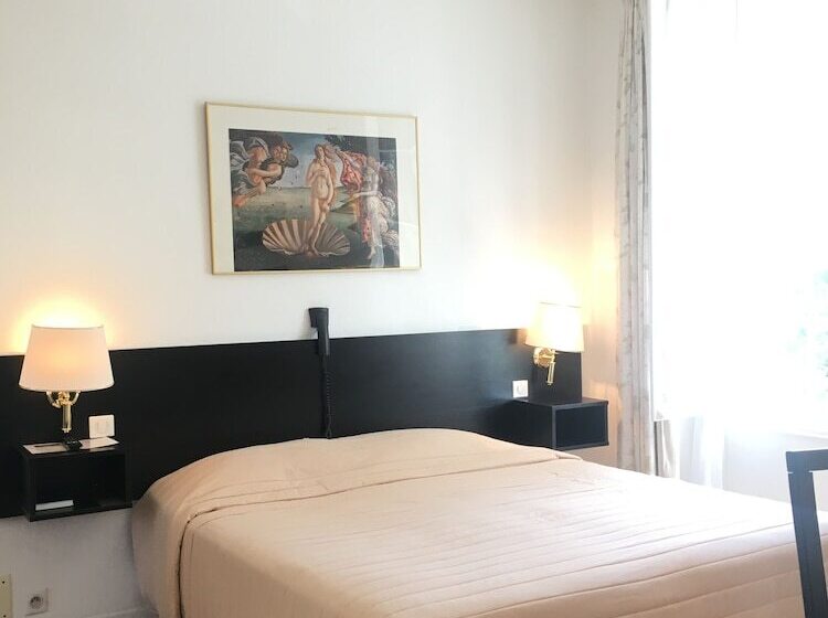 غرفة قياسية ثلاثية, Des Mimosas