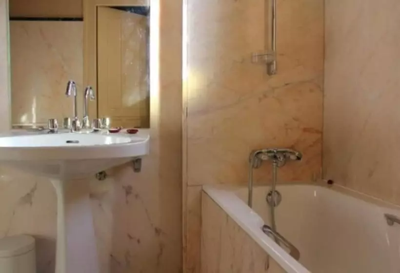 Quarto superior, Hostellerie Du Vieux Perouges
