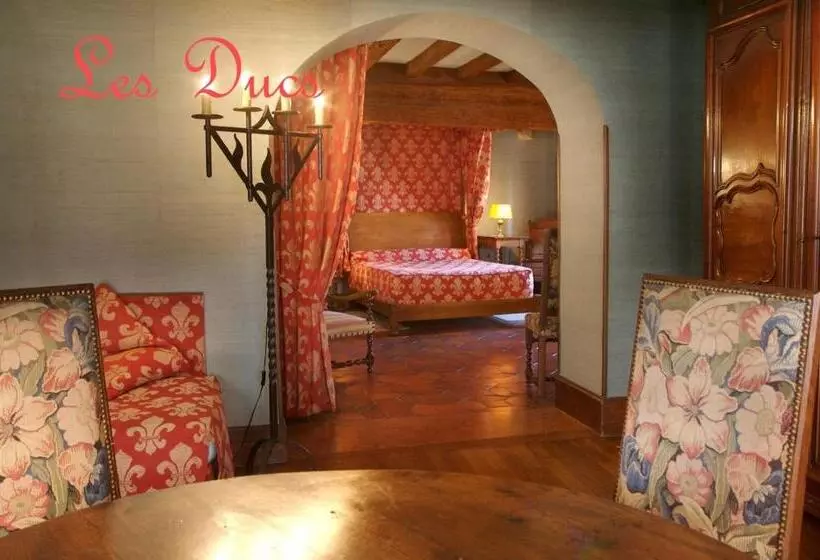 Quarto Triplo Superior, Hostellerie Du Vieux Perouges