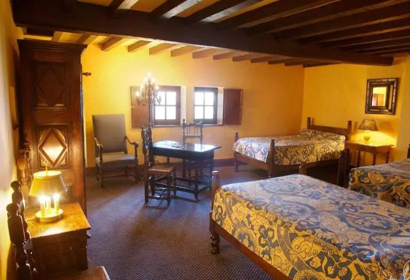 Quarto Triplo Superior, Hostellerie Du Vieux Perouges