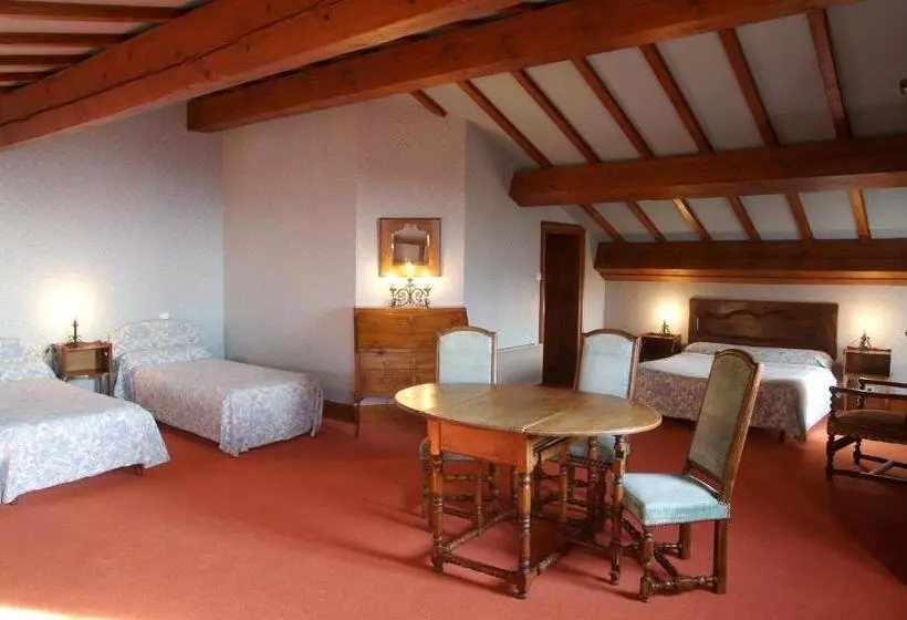 Quarto Triplo Superior, Hostellerie Du Vieux Perouges