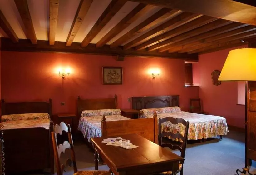 Quarto Familiar, Hostellerie Du Vieux Perouges