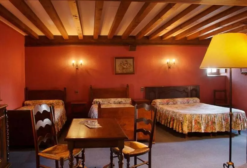 Quarto Familiar, Hostellerie Du Vieux Perouges