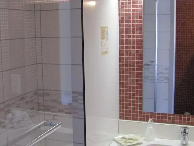 スタンダードトリプルルーム, Logis Hotel Le Cerf