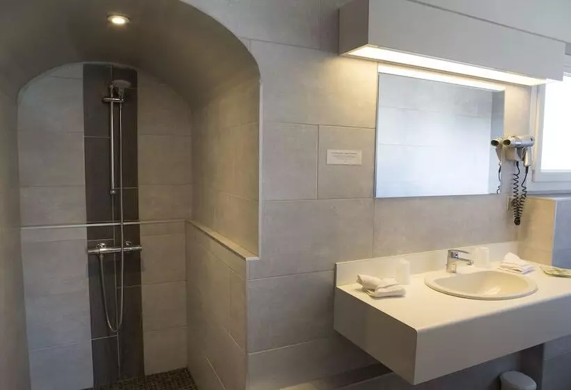 スタンダード４人部屋, Logis Hotel Le Cerf