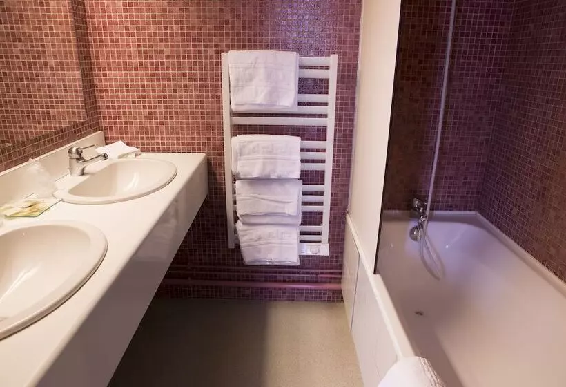 スタンダード４人部屋, Logis Hotel Le Cerf