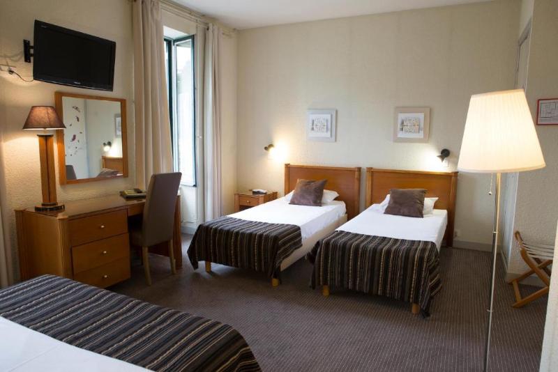 スタンダード4人部屋, Logis Hotel Le Cerf