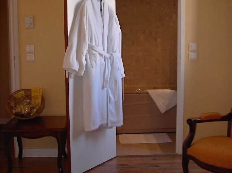 Номер Superior, Hôtel Du Théâtre Centre Historique Parking Souterrain Gratuit