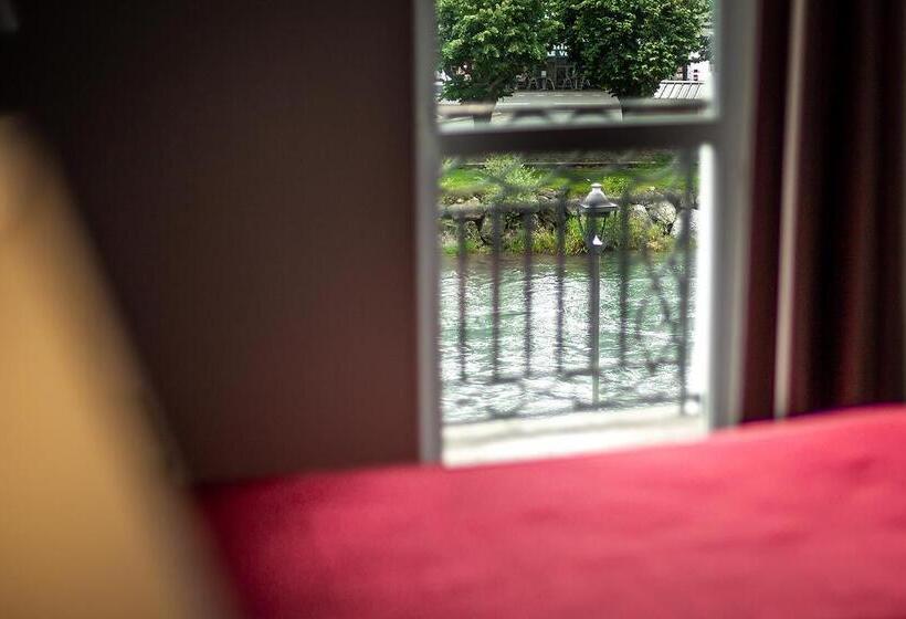 Quarto Estandar, Galilée Windsor