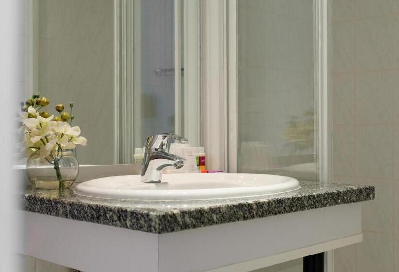 スタンダードシングルルーム, George Astotel