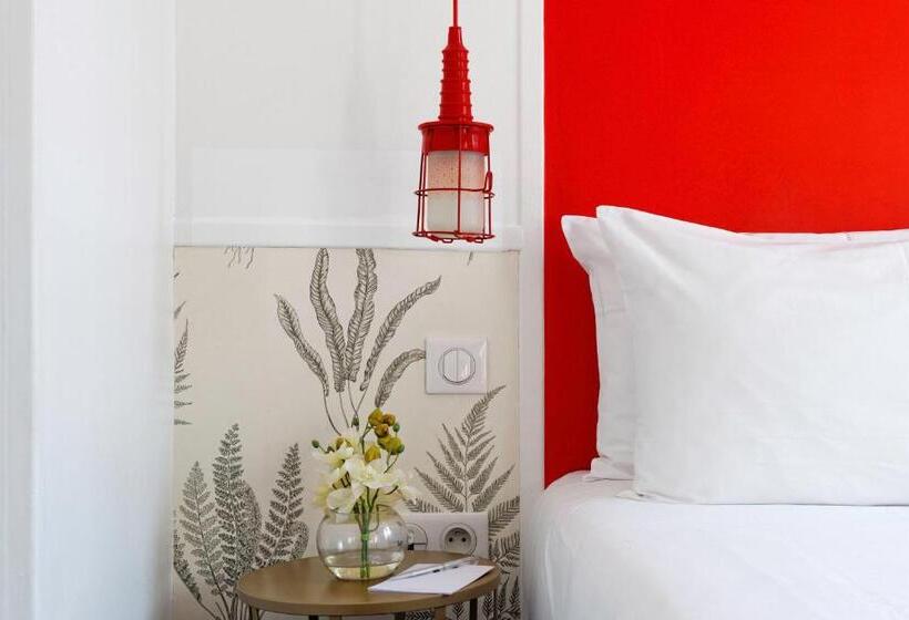 スタンダードルーム, George Astotel