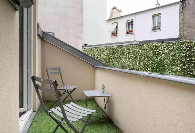 Chambre Triple Standard avec Terrasse, George Astotel