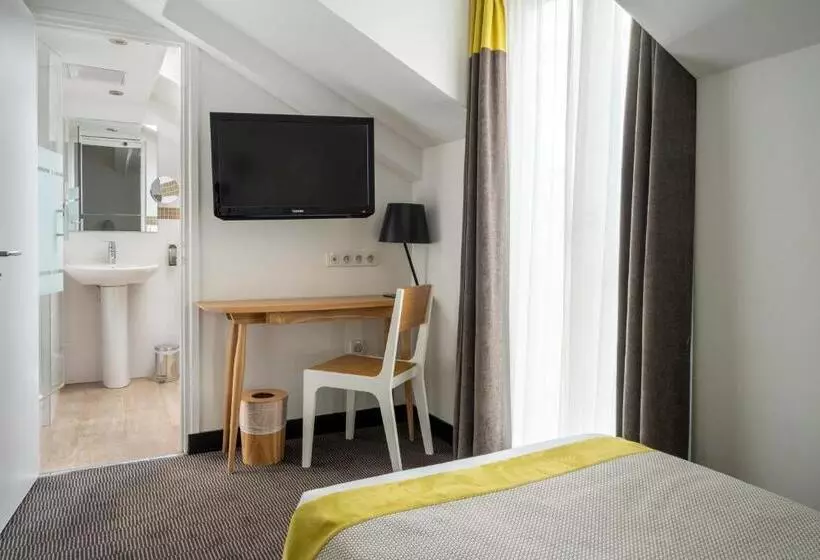 Chambre Triple Standard avec Terrasse, George Astotel