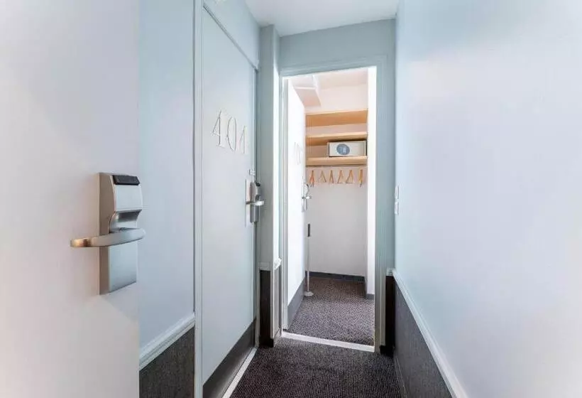 Chambre Familiale, George Astotel