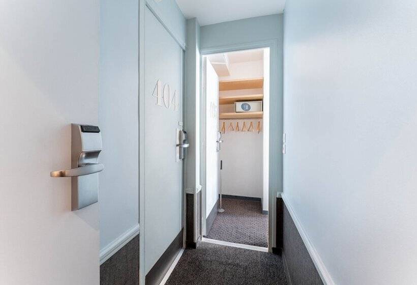 ファミリールーム, George Astotel