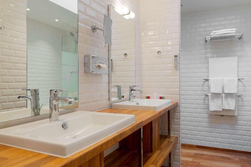 1ベッドルームアパートメント, George Astotel