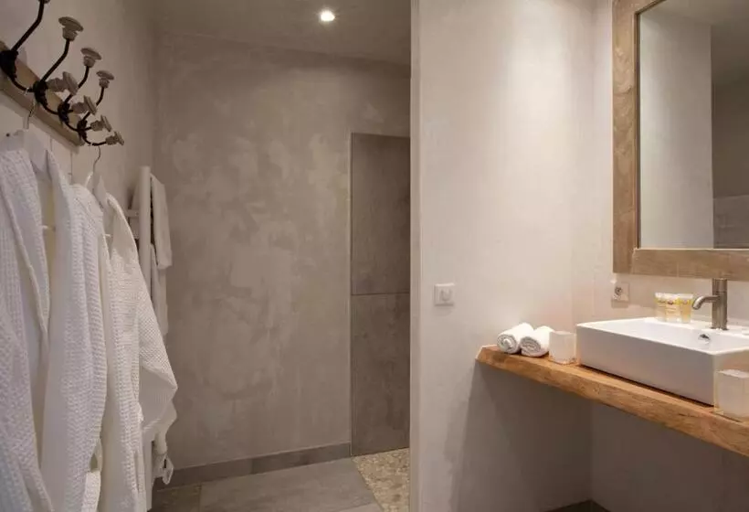 اتاق استاندارد با تخت بزرگ برای معلولان, Lodge Sainte Helene Adult Only
