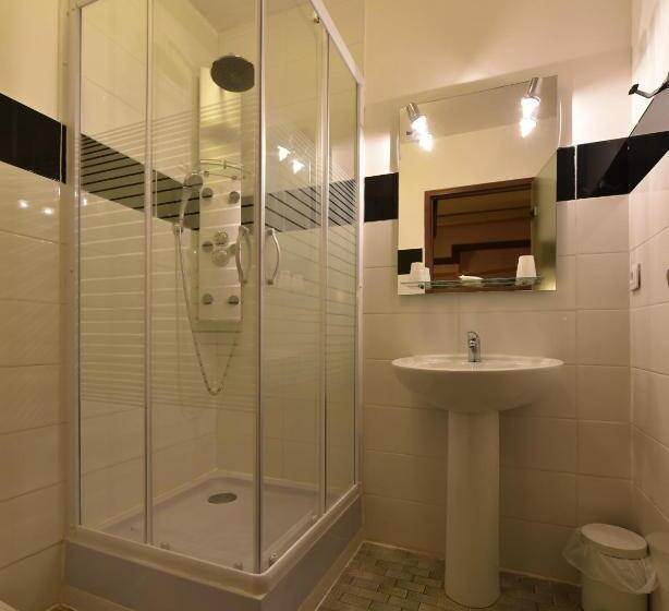 Номер Стандарт Трехместный, Logis Hôtel Saint Jacques