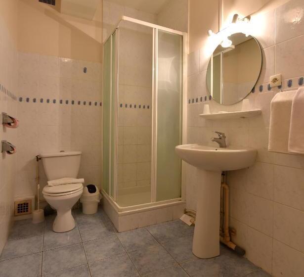 Семейные Апартаменты 3 Спальни, Logis Hôtel Saint Jacques