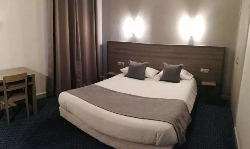آپارتمان خانوادگی 2 خوابه, Logis Hôtel Saint Jacques