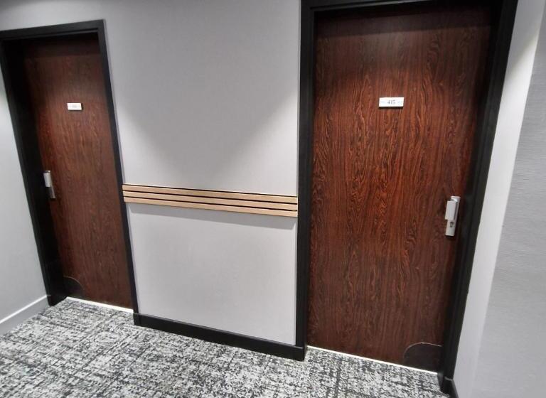 غرفة قياسية, Restaurant L Amandois