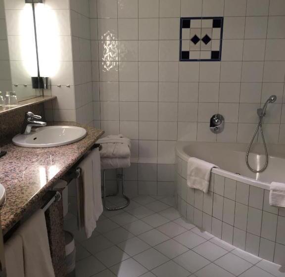 חדר דלוקס עם מרפסת טרסה, Célestins Spa Thermal & Hôtel By Vy Resort