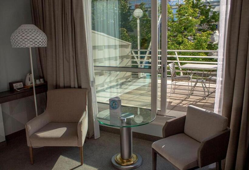 חדר דלוקס עם מרפסת טרסה, Célestins Spa Thermal & Hôtel By Vy Resort