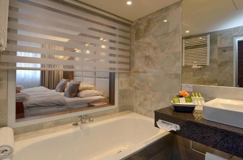 스위트, Best Western Plus Delta Park