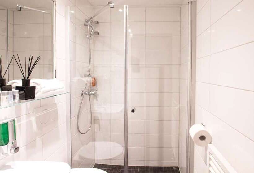 اتاق استاندارد سه نفره, Delta Am Potsdamer Platz