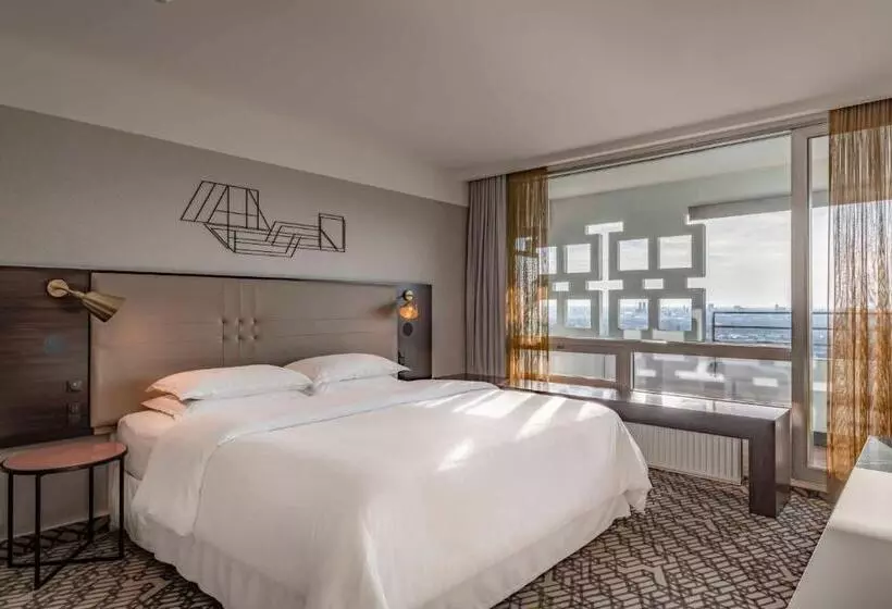 キングサイズベッドのスーペリアルーム, Four Points By Sheraton Munich Arabellapark