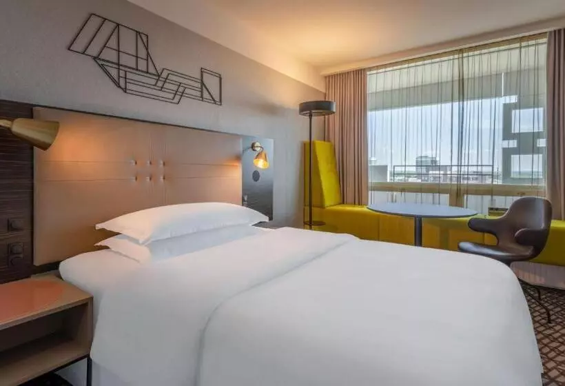 キングサイズベッドのスーペリアルーム, Four Points By Sheraton Munich Arabellapark
