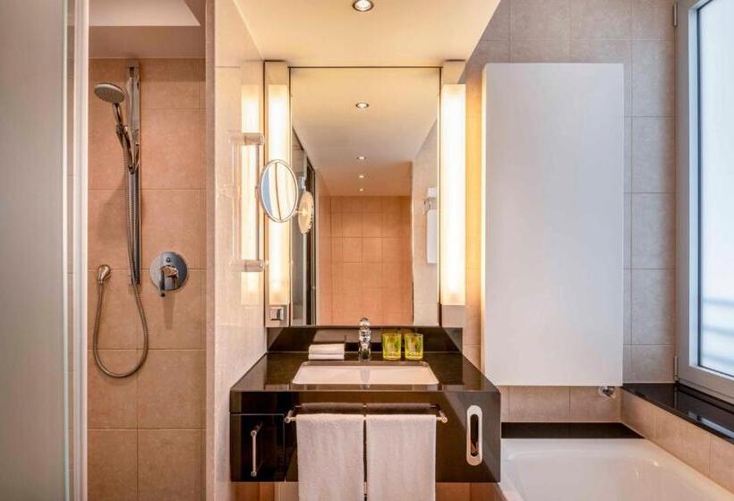 이그제큐티브 스위트 킹침대, Four Points By Sheraton Munich Arabellapark