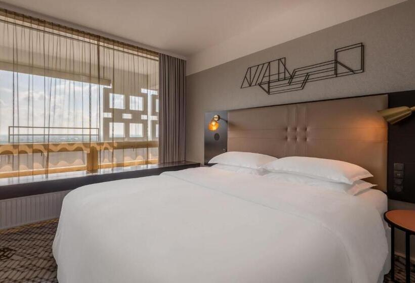 Люкс Deluxe 2 Спальни, Four Points By Sheraton Munich Arabellapark