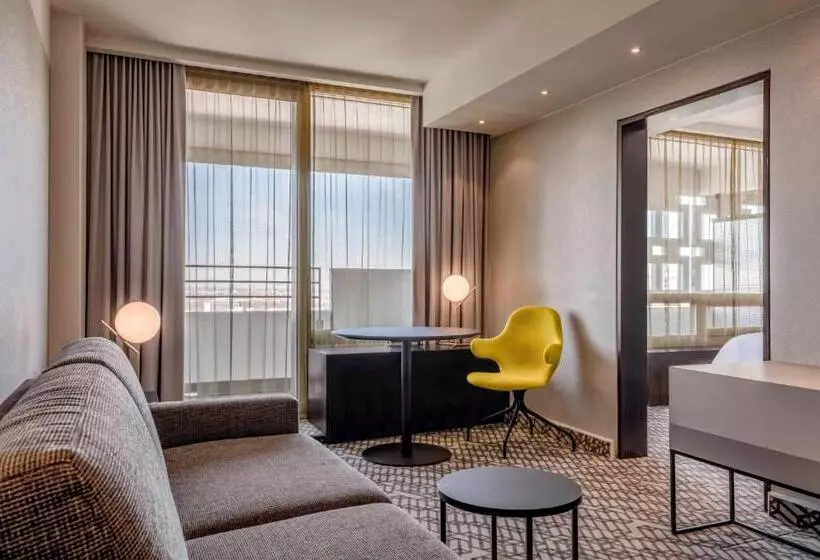 キングサイズベッドのジュニアスイート, Four Points By Sheraton Munich Arabellapark
