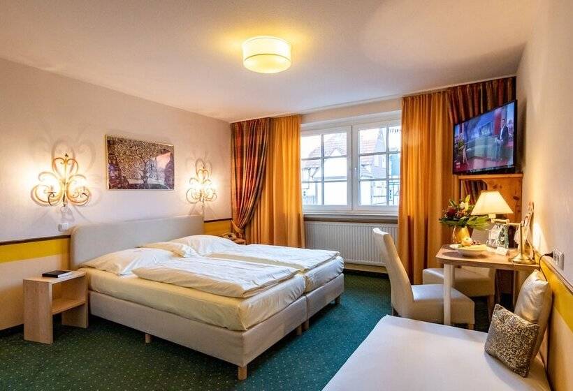 Семейный Номер, Goldflair Am Rathaus